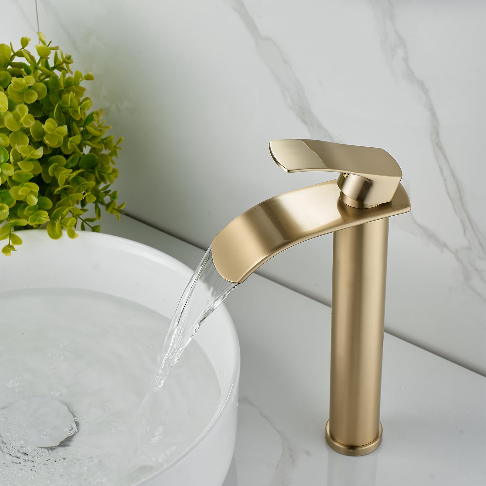 Moderno grifo de cocina cascada, caño alto en oro cepillado, cuerpo de latón con conexiones de 3/8", monomando para lavabo