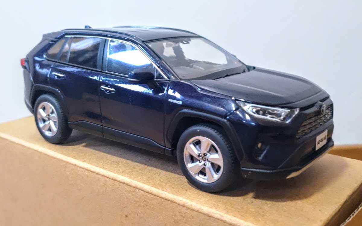Amazon.co.jp: トヨタ RAV4 ハイブリッド 1/30 カラーサンプルミニカー