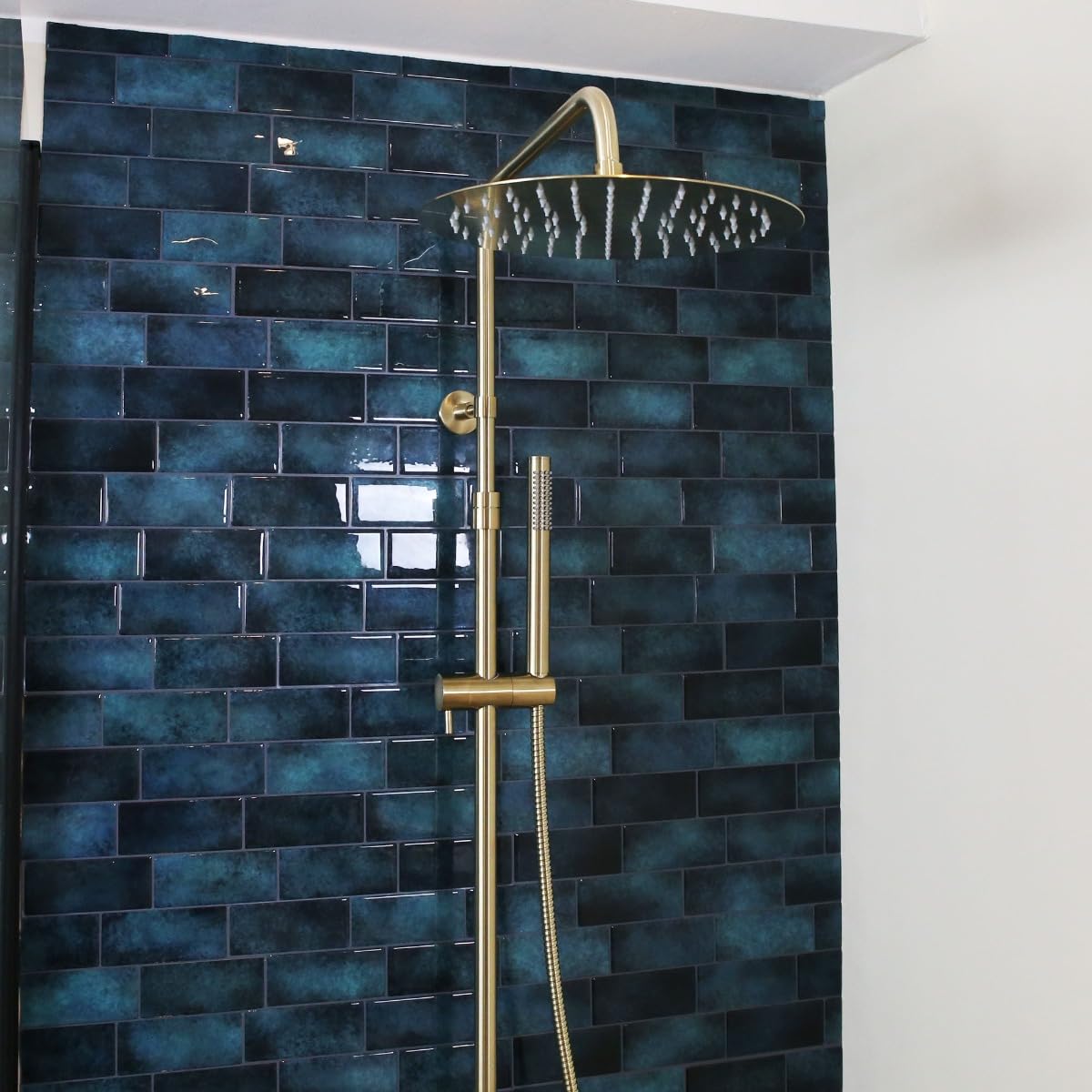 Essebagno Delice II Columna de ducha termostática con cuerpo frío en oro cepillado