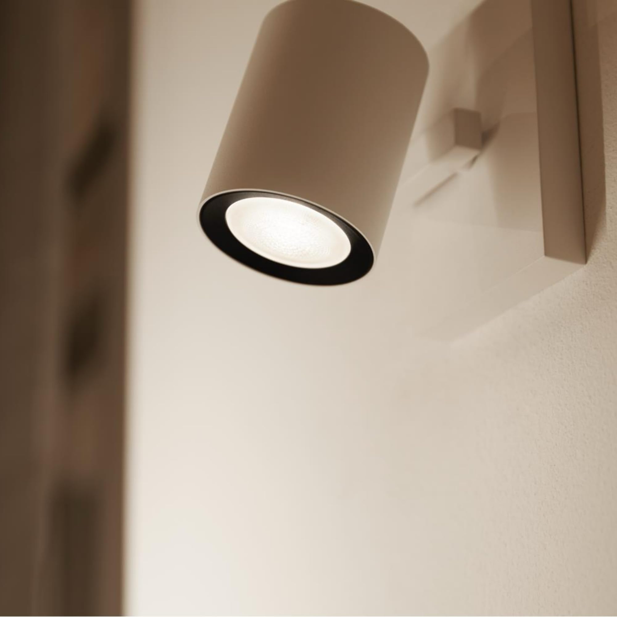 Philips Hue Vorteilspaket - GU10 - mit 4 Spots - Warmweißes Licht - Hue White