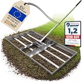 La práctica rasqueta para césped de Acero Inoxidable (75 x 35 cm) de Fairmo [para césped Verde Intenso] – Rasqueta para césped con Mango de 2 Metros – Cuidado del césped con rastrillo de nivelación –