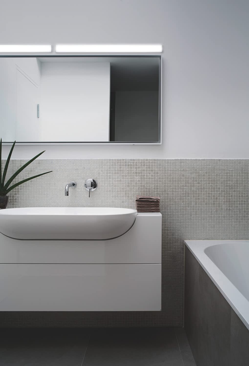 LEDVANCE Pratica Lampada da Specchio a LED per il Bagno in Alluminio di Alta Qualità, Colore della Luce Regolabile con Interruttore a Parete (Bianco Caldo/Bianco Freddo),14W,LED Quadrato IP44Click-Cct
