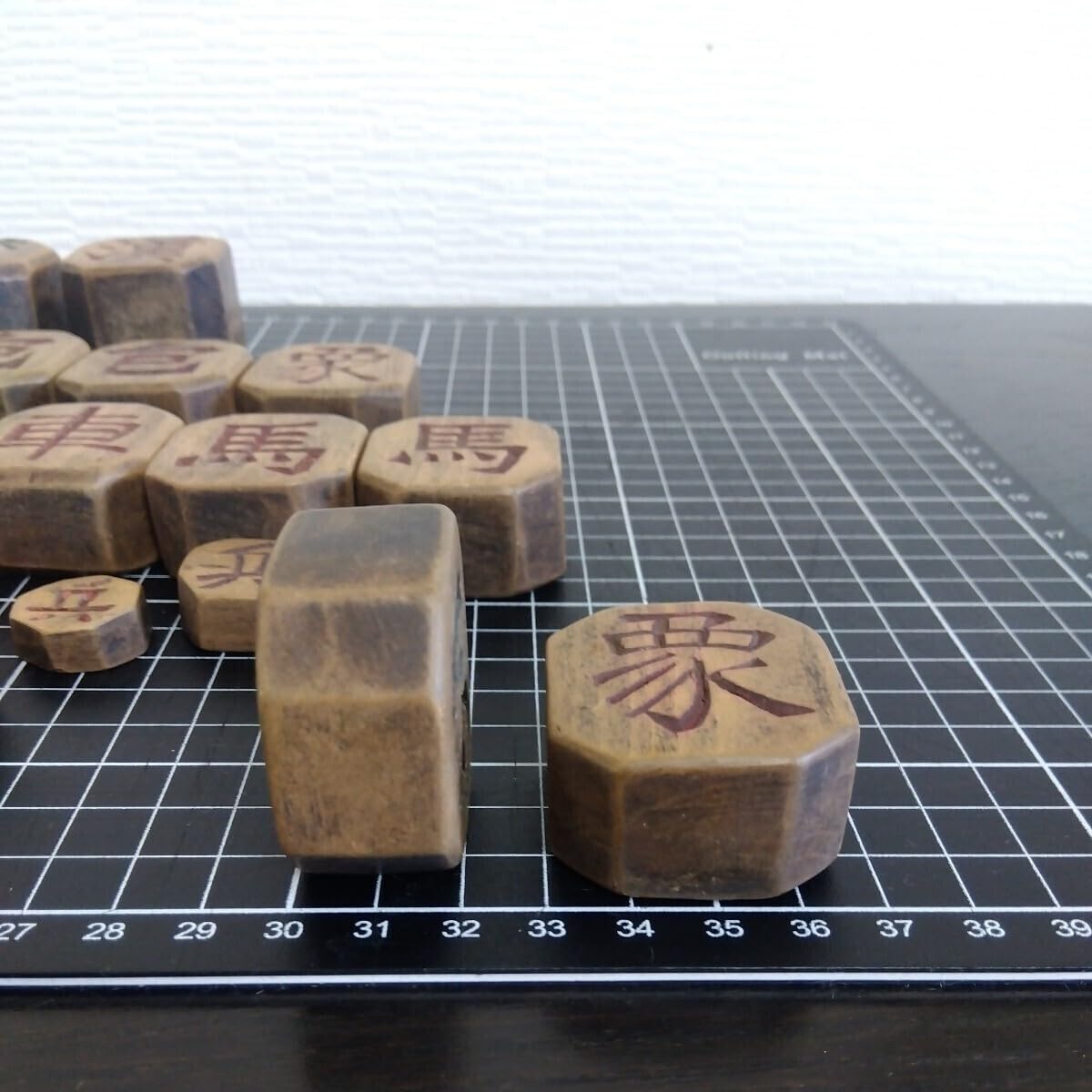 Amazon | 古い将棋 李朝 チャンギ 朝鮮将棋 木製駒 32駒 | 将棋