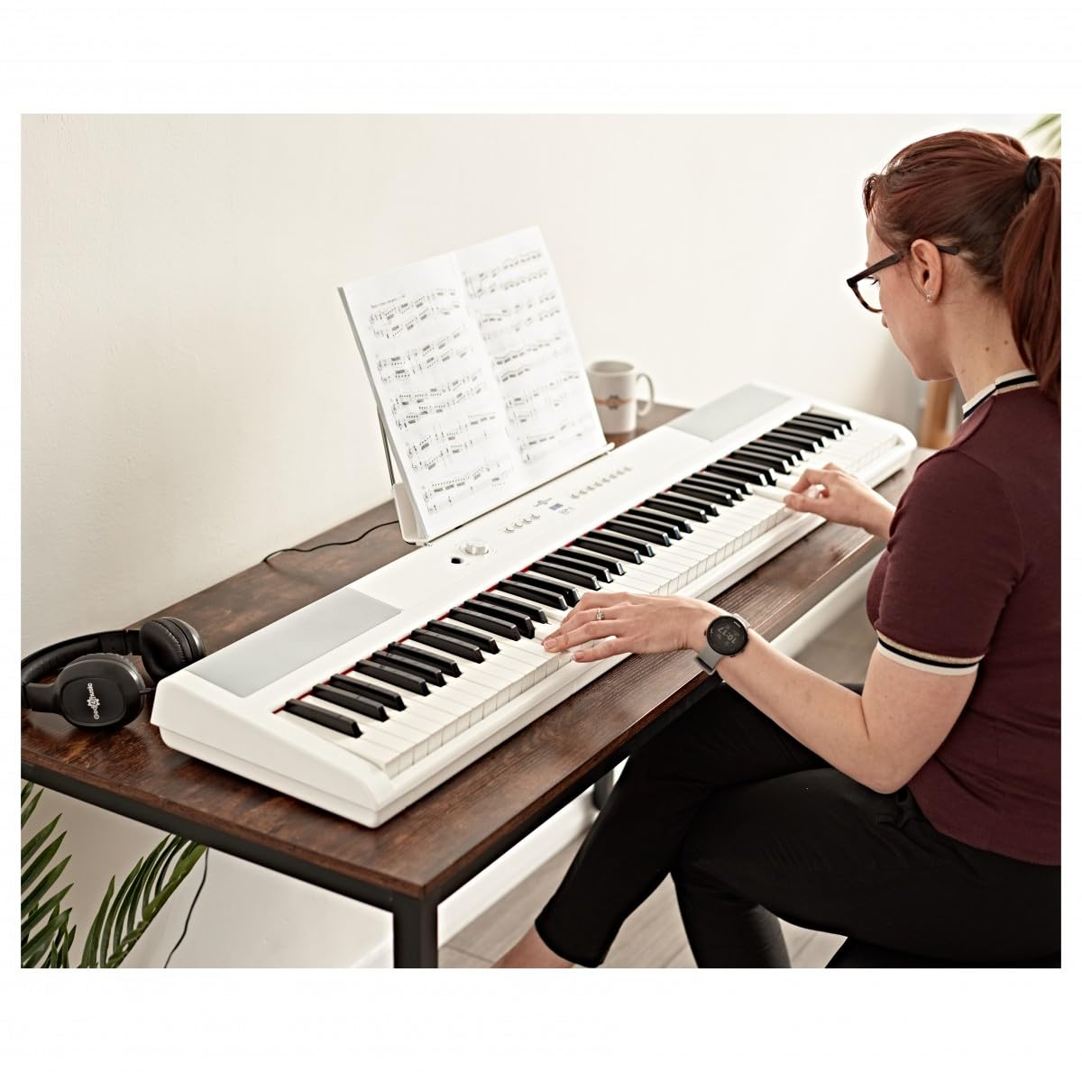 SDP-2 Pianoforte da Palcoscenico di Gear4music con Supporto Pedale e Cuffie Bianco | Piano digitale 88 tasti pesati, altoparlanti stereo integrati e uscita cuffie, RCA e USB MIDI