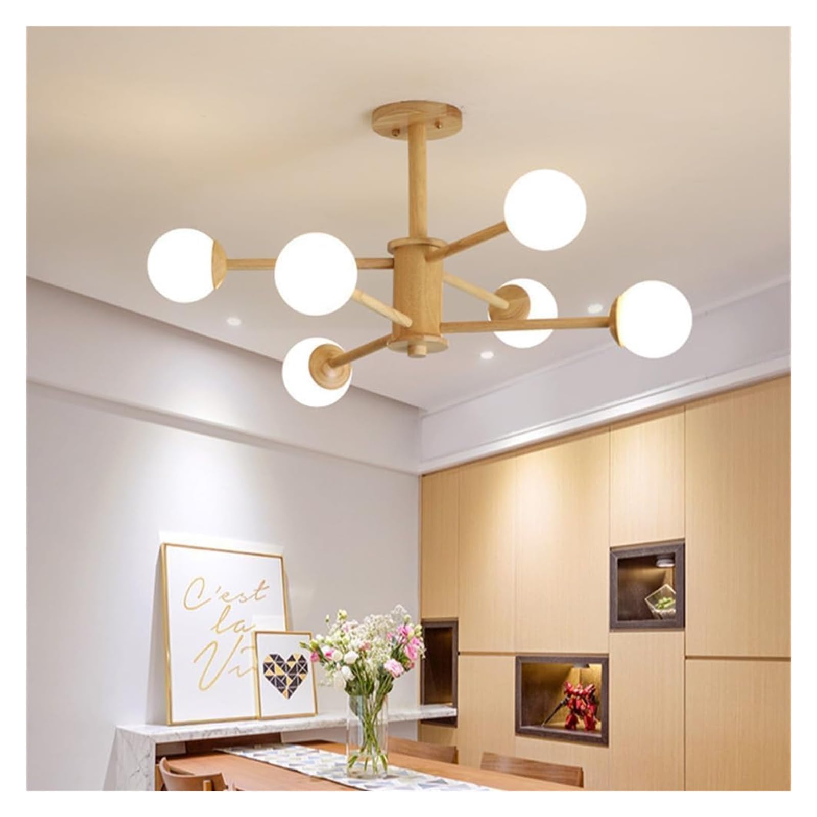 Lustre de luxe en forme de bulle de verre laiteux et finitions en bois haut de gamme