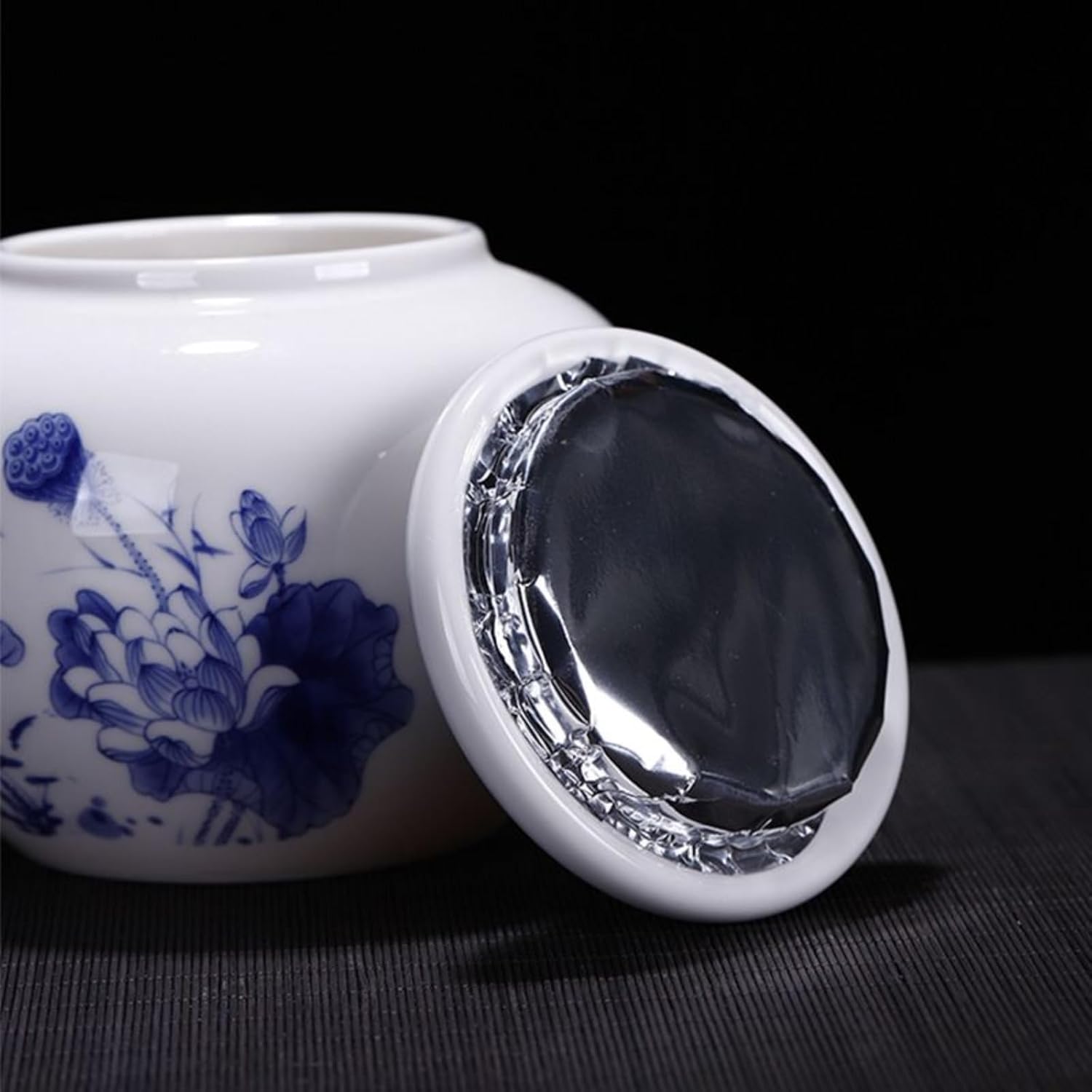 Blue and White Porcelain Tea Canister, 1000ml 33.8oz, Household Ceramics Sealed Storage Tank