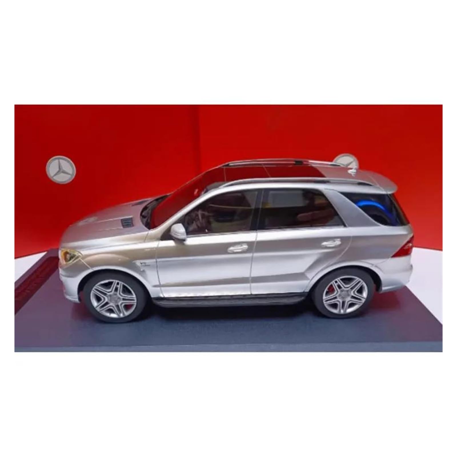 Metallo Scala Replica Modello Di Auto In Lega Statica Pressofusa In Scala 1 18 Mercedes-Benz ML63 AMG SUV 2012 Ornamento Natalizio Hobby Veicoli Giochi Set