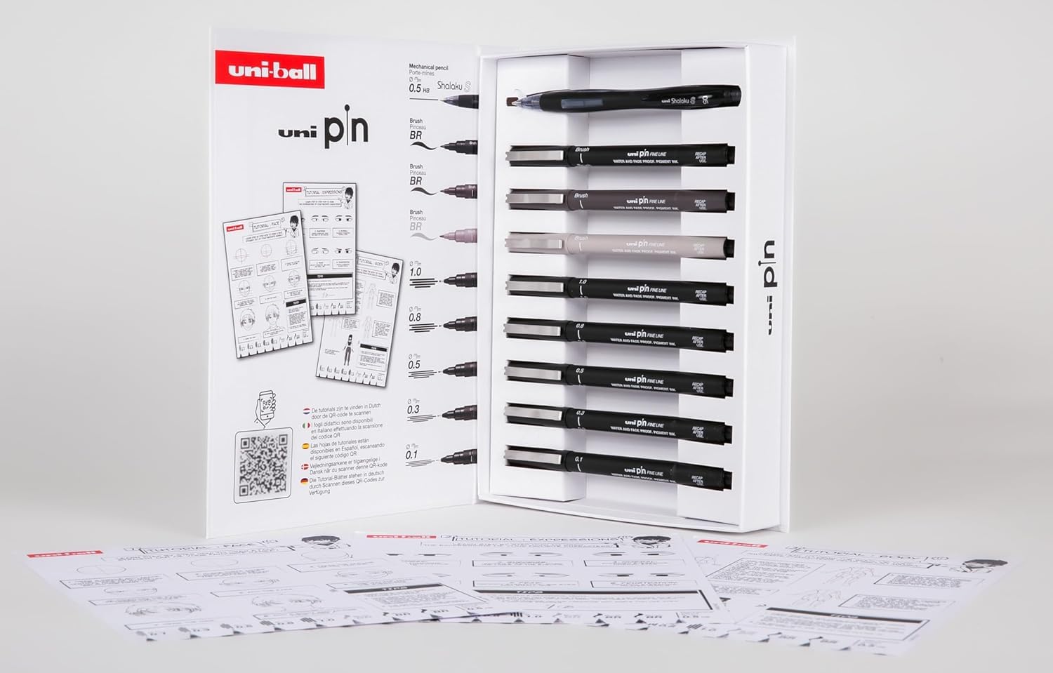 Uni Ball- Brush Pen Fine Liner per Manga, Kit Disegno Tecnico con Pennarelli Indelebili Punta Fine Professionali per Imparare a Disegnare e 1 Portamine, Set Penne Nere Calligrafia Scrittura + Tutorial