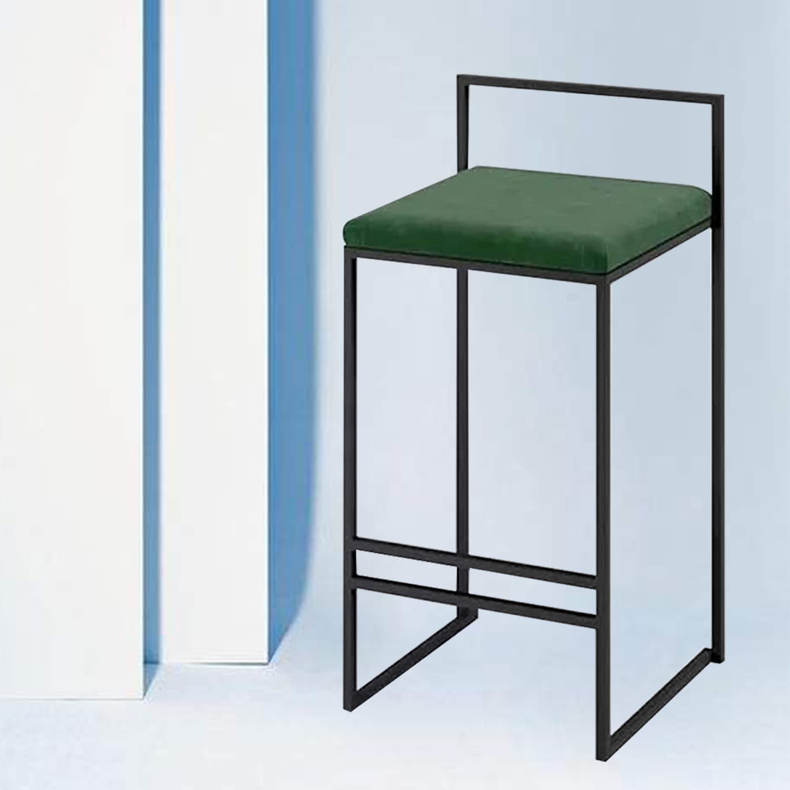 Tabourets hauts velours vert et pieds metal pour un design intérieur raffiné