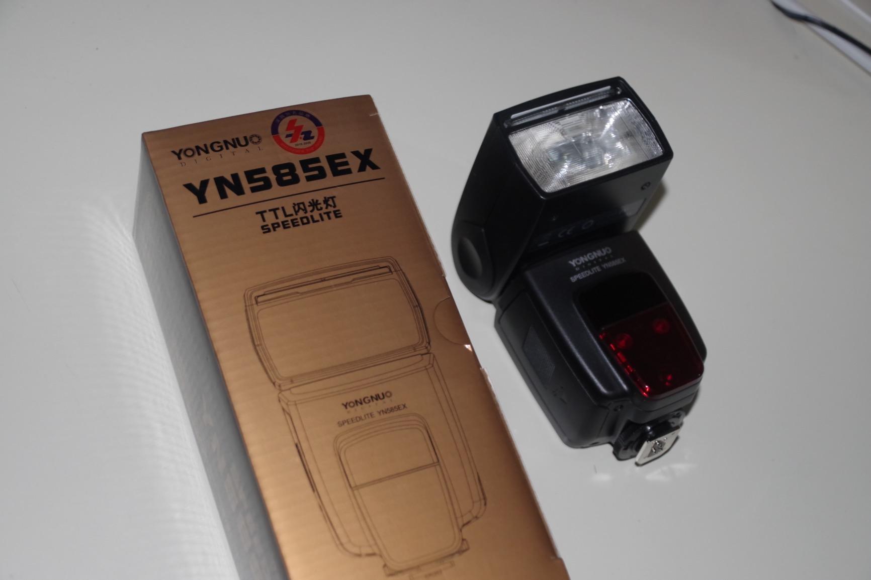 YONGNUO YN585EX Speedlight Side View