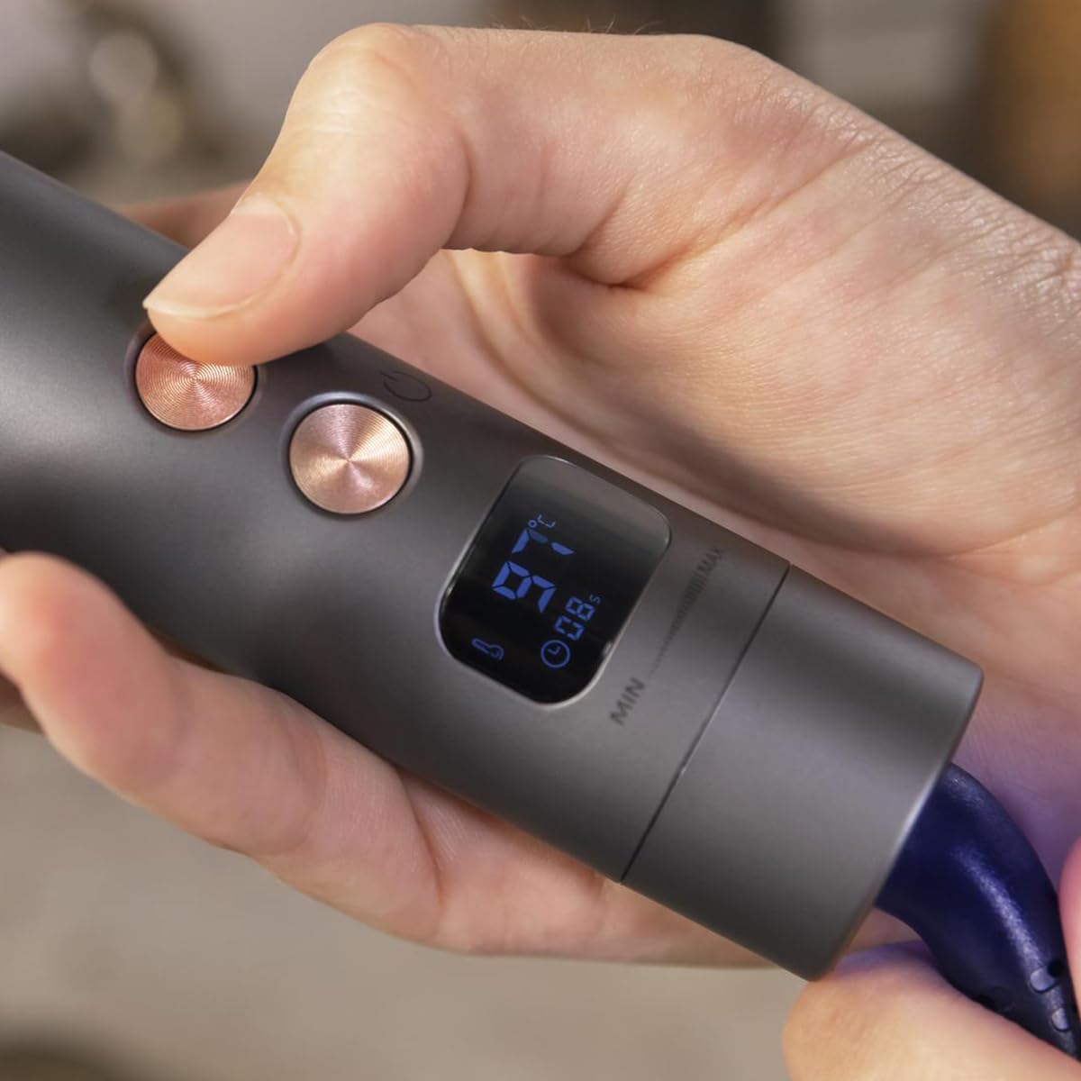 Cecotec Fer à boucler automatique Bamba Surfcare 850 Magic Waves Vision, Moteur numérique Brushless, Revêtement en céramique, réglage de la température et du temps, et écran LCD.