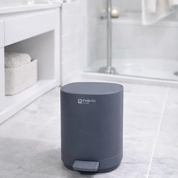 Banyo Aksesuar Seti 6 Parça – Mat Antrasit/Gri & Bambu Detaylı, Pedallı Çöp Kovası + WC Fırçası + Sabunluk + Diş Fırçalık + Tepsi + Izgaralı Sabunluk