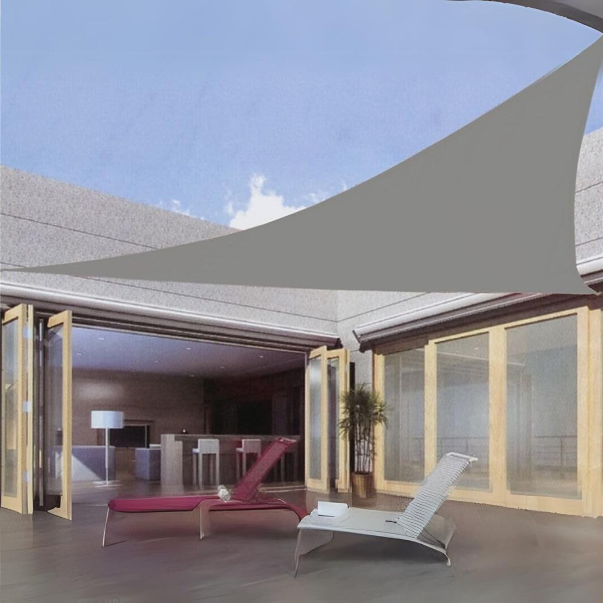 Toldo vela triangular gris 5x5x5 m para solucionar el calor en jardines