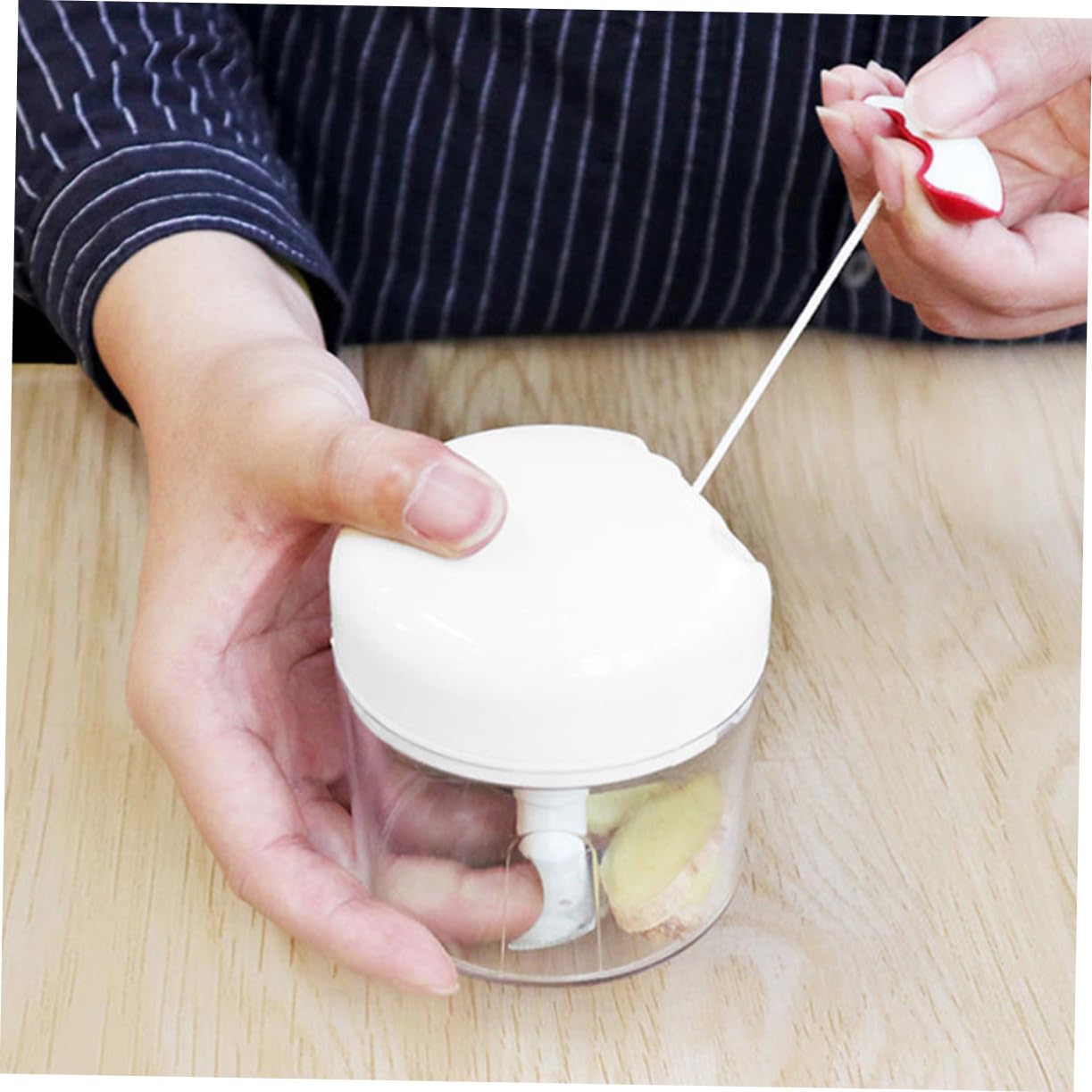 FELTECHELECTR Mini Manual Garlic Chopper Food Mincer Lightweight Vegetable and Meat Chopper Blades Easy to Clean Design for Home and Travel Use