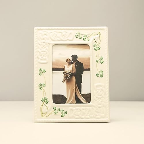 Miniatura 4 de Belleek Tara - Marco de fotos de 4 x 6 pulgadas, marco de fotos blanco de porcelana Parian fina, decoración irlandesa de trébol hecho a mano