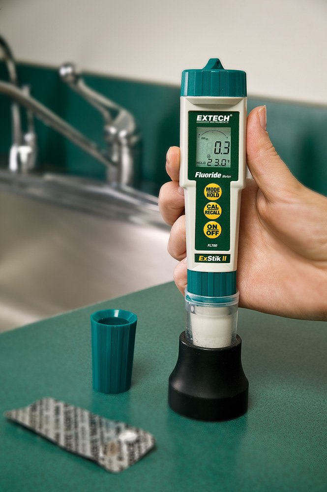 Extech FL700 Medidor de fluoruro | Fluoruro ppm y temperatura, respuesta rápida bajo 1 min, calibración dos puntos, guarda 25, bargraph
