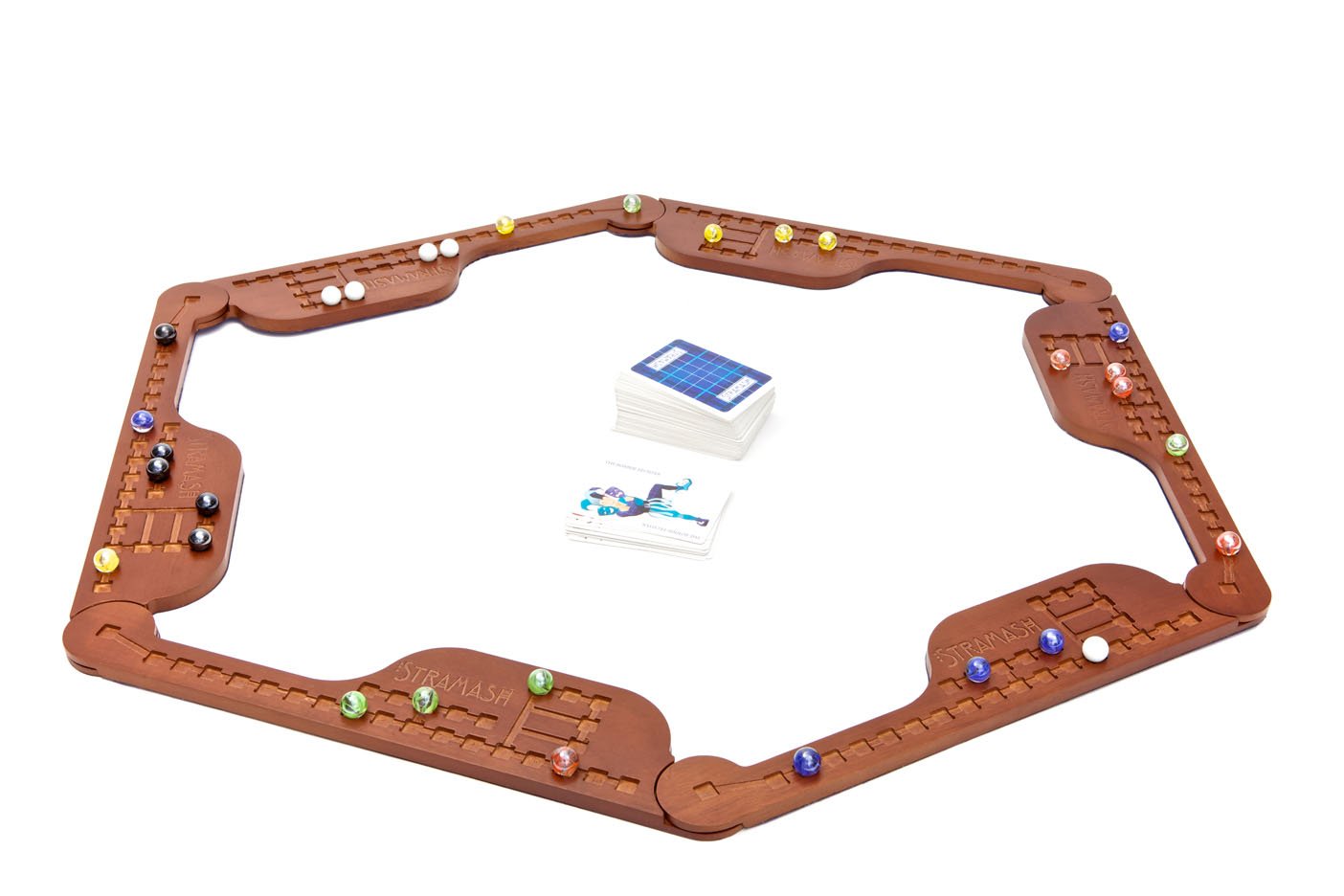 Stramash - El Juego de Mesa escocés - Versión Original - 2-6 Jugadores - A Partir de 8 años - Tablero de Madera - Ideal para Toda la Familia - Un Juego de Estrategia e ingenio