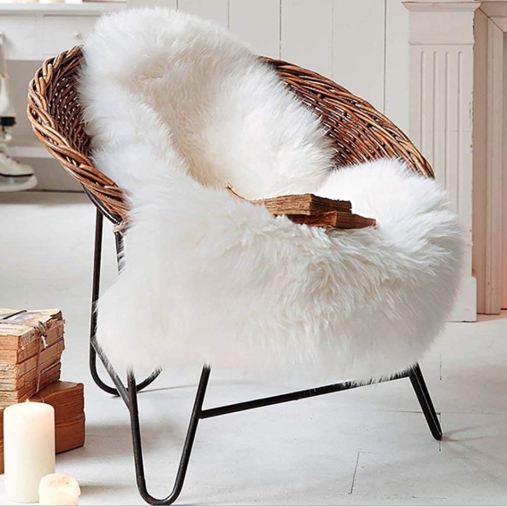 Sheepskin Rugs, Super Soft and Comfortable Faux Fur Rug Artificial Fur Decoration, Area Rugs Suitable for Living Room Sofas and Bedrooms (Gray/White 60 x 90 cm)