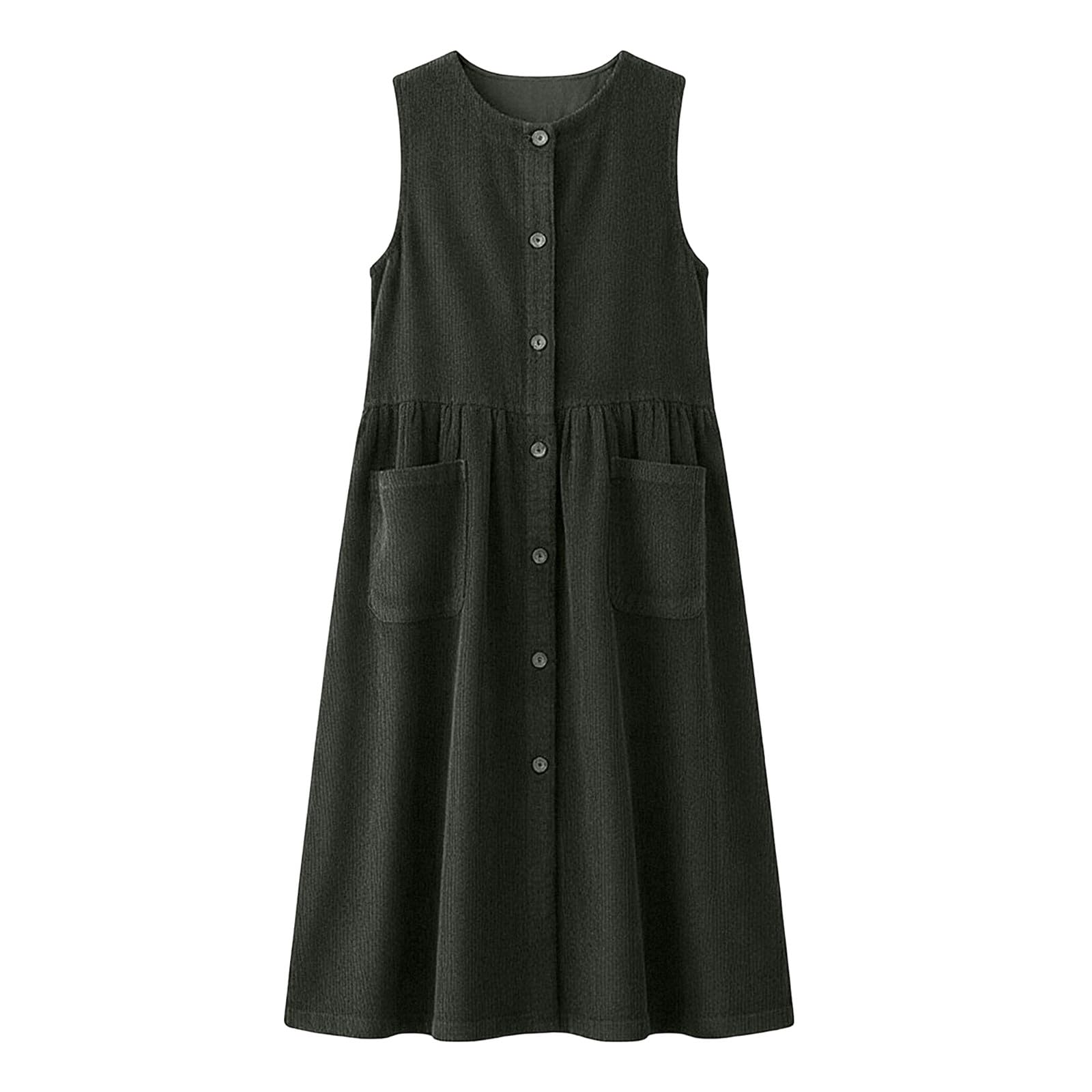 Langes Cordkleid mit Knopfleiste passendem Cardigan als lässiges -Winter-Outfit mit praktischen Taschen