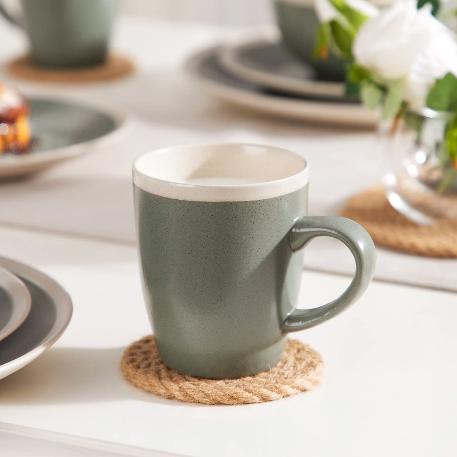 vancasso Vajillas de Cerámica serie Seesami 16 piezas Vajillas Completas para 4 Personas con 4 Platos Llano, Platos de Postre, Cuencos y Tazas, Mate Verde Oscuro