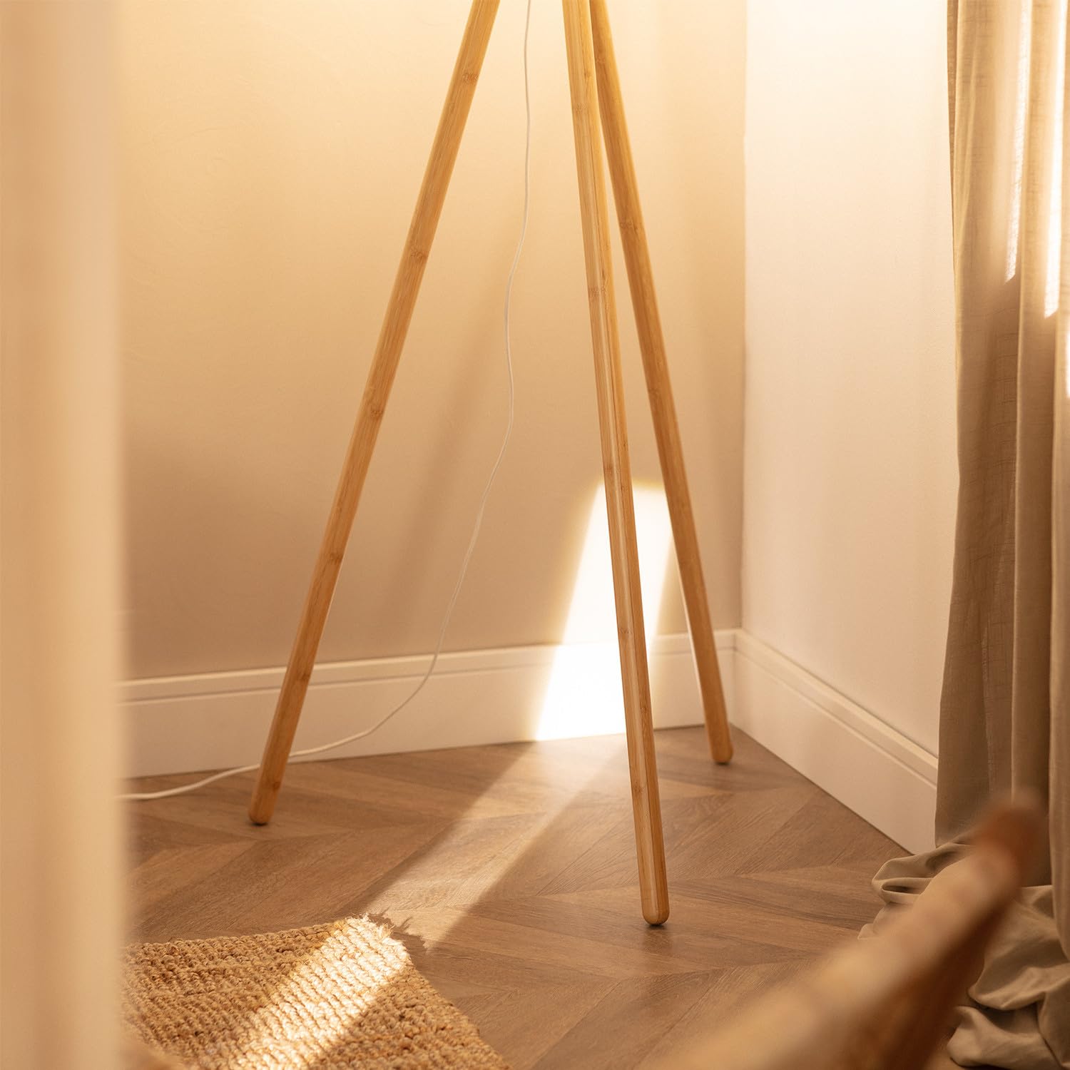LEDKIA Lámpara de Pie de Madera y Tela Wolby Beige | CasquilloE27