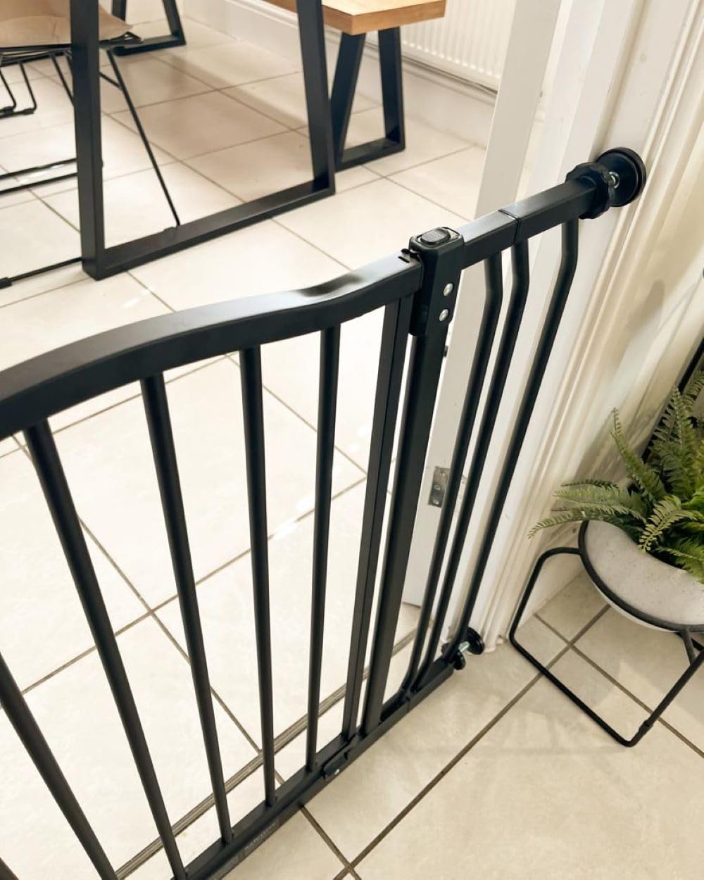 Safetots Extra Tall Curved Top Safety Gate, 116cm - 125cm, Matt Black, Extra Tall 100cm in Height, Pressure Fit Stair Gate, Baby Gate for Doors Hallways and Spaces, Safety Barrier, Easy Installation — view 9