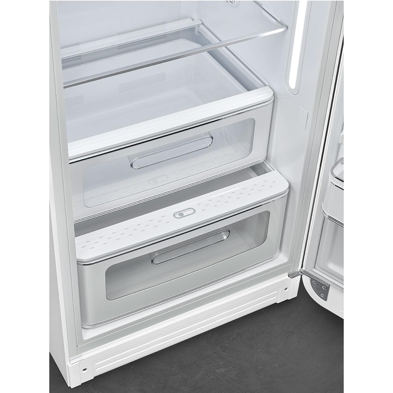 Smeg Fab28 50's Retro Style Top Freezer Refrigerator With 9.93 Cu Total Capacity, Multiflow Cooling System, Adjustable Glass Shelves 24-Inches, Italian Flag Right Hand Hinge, Fab28urdit3 Made In Italy on Fridge.com - View 3