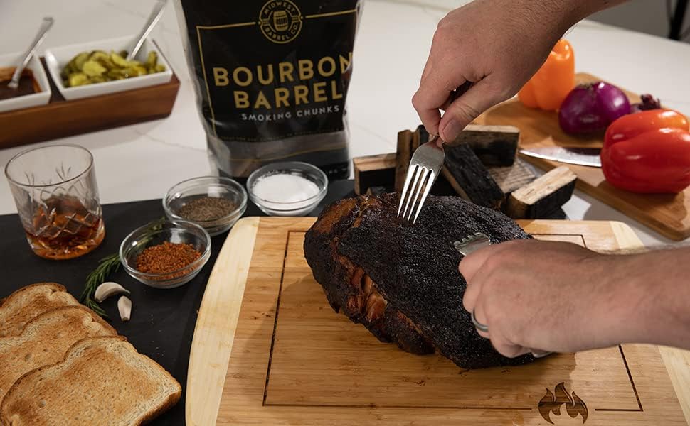 Miniatura 7 de Midwest Barrel Company Bourbon Barrel BBQ - trozos de madera para ahumar (cubo de 20 libras), trozos de madera grandes de 1 a 4 pulgadas para ahumar