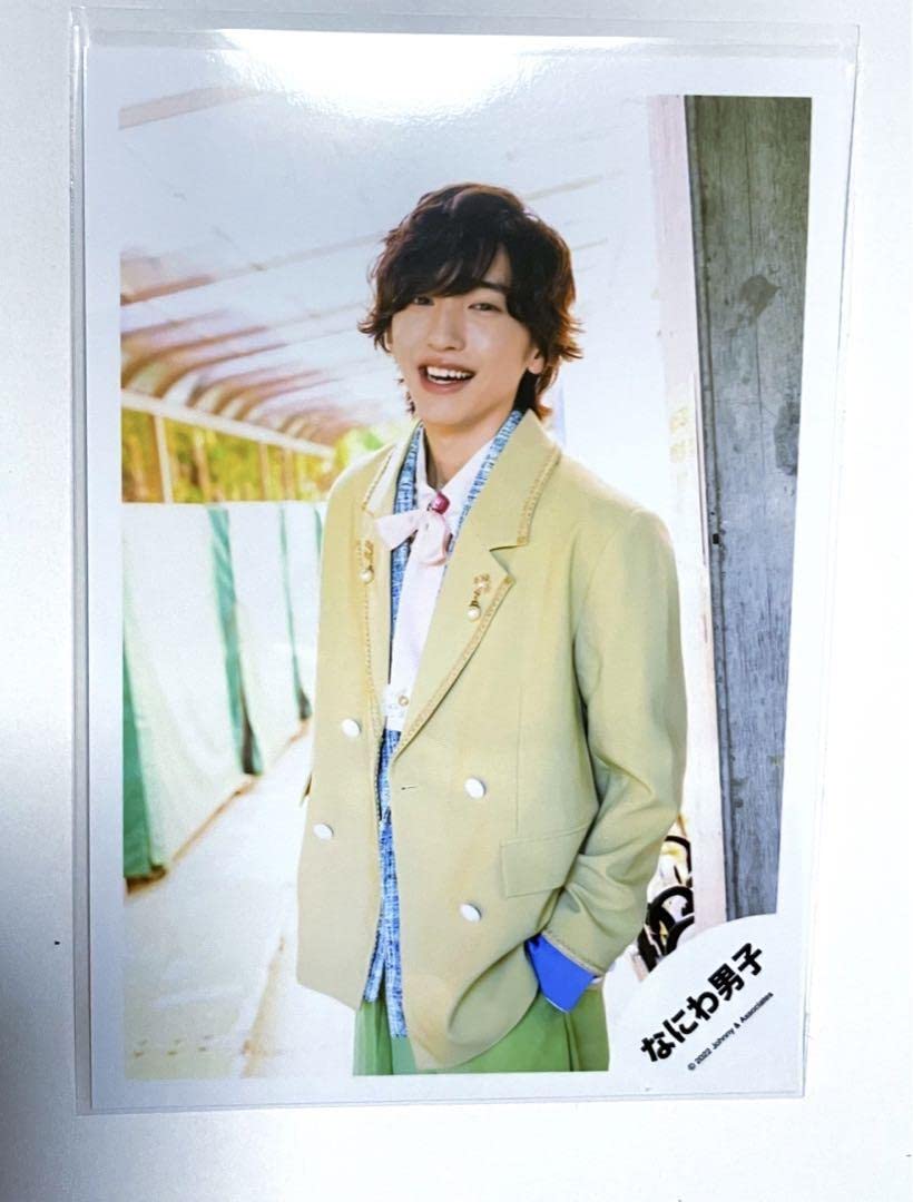 Amazon.co.jp: ⑦ 道枝駿佑 公式写真 ハッピーサプライズ MV&ジャケ写