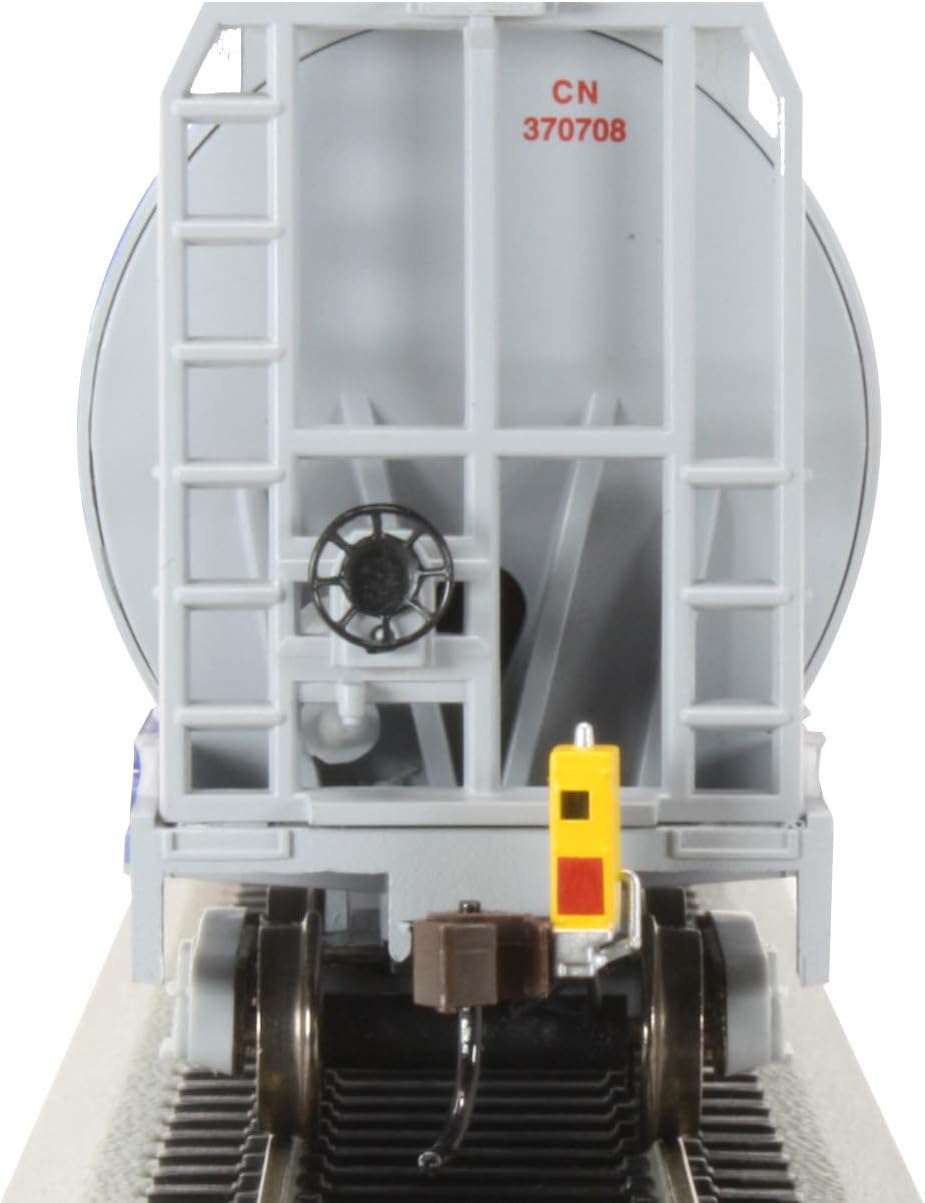 Bachmann Trains - Canadian 4-Bay Cylindrical Grain Hopper with Flashing End of Train Device - Canadian National Demonstrator - HO Scale, 73805
