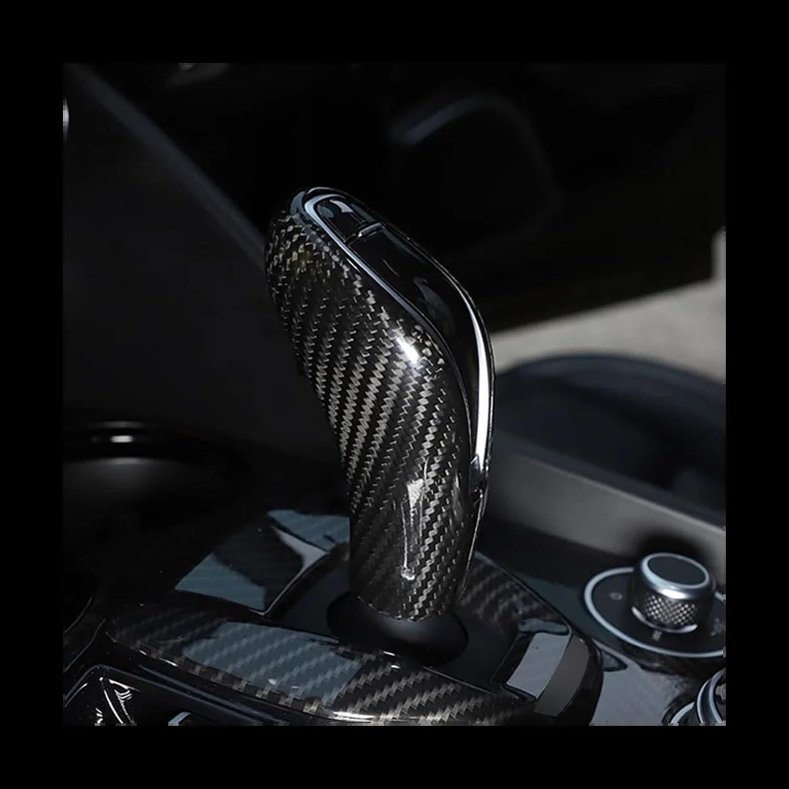 SANDNE Schaltknauf -Zierabdeckung aus Trockencarbon für Alfa Romeo Giulia/Stelvio (2020–2021)
