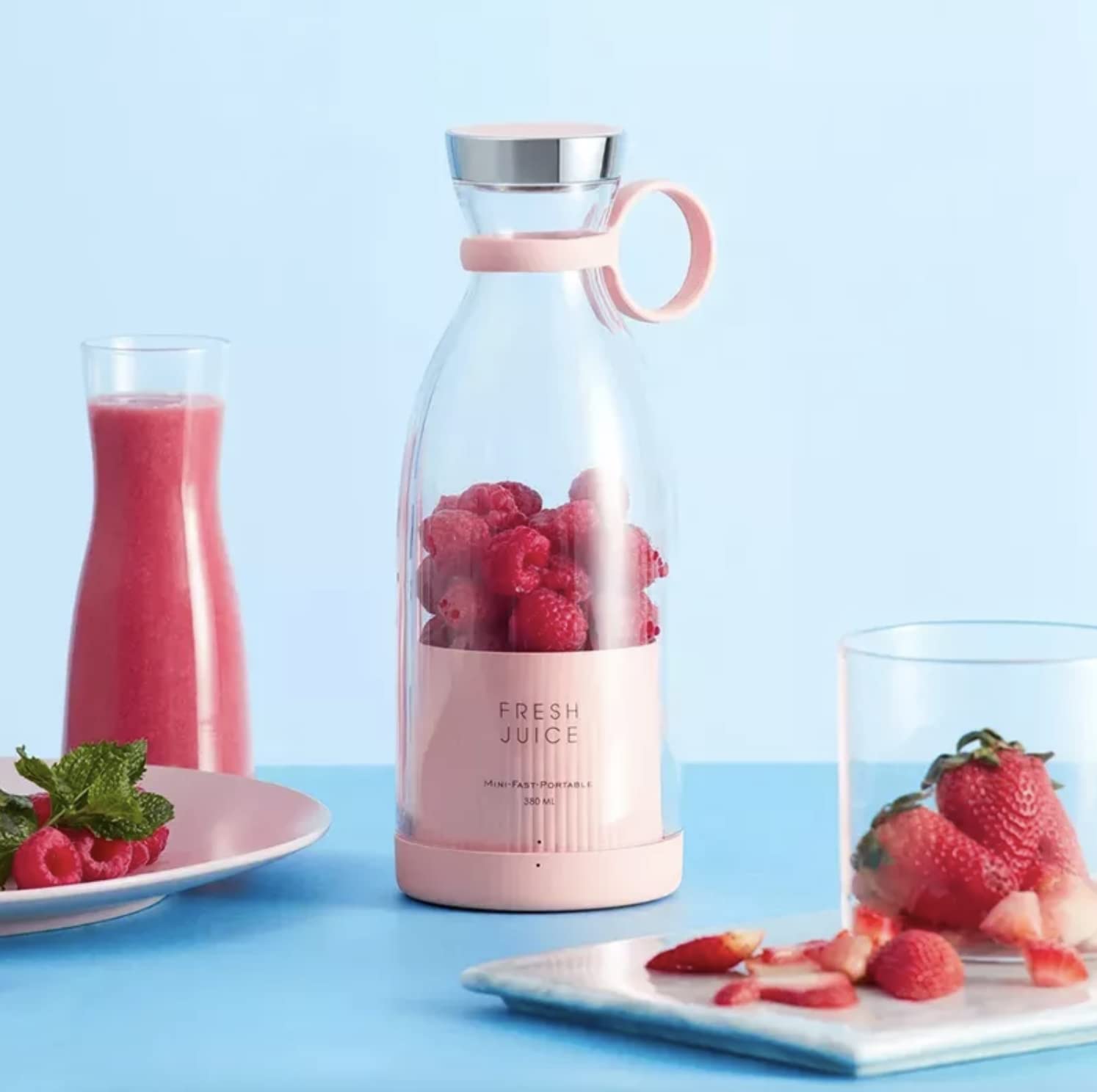 Portable blender, personal size blender, battery powered USB blender (8x8x23, White)