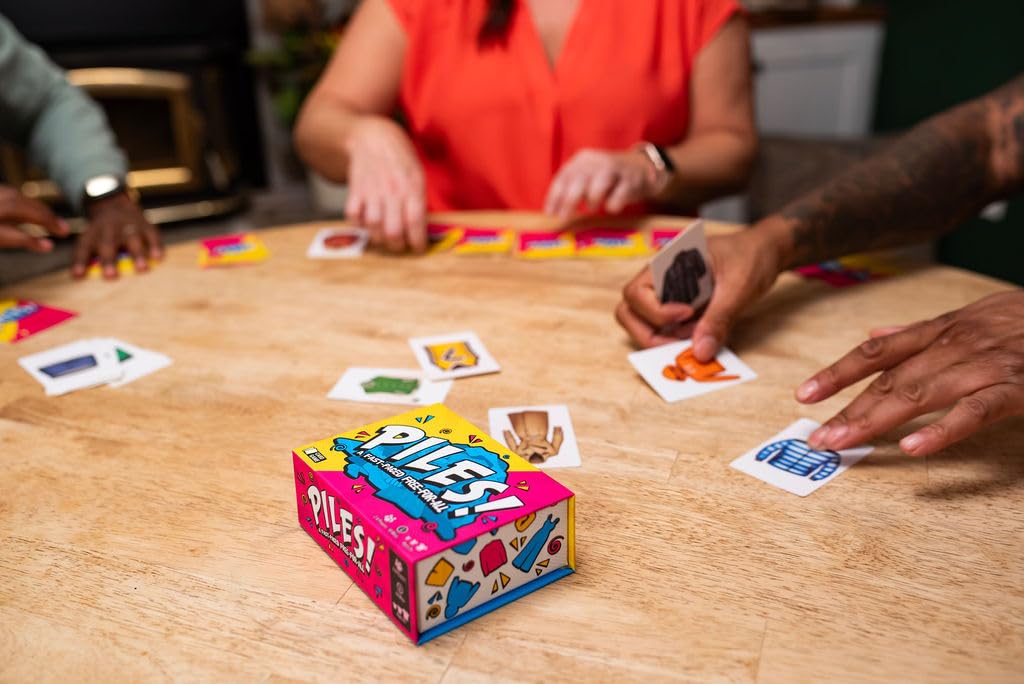 Asmodee Juego de cartas Piles! - Juego de acción rápida para 2-8 jugadores