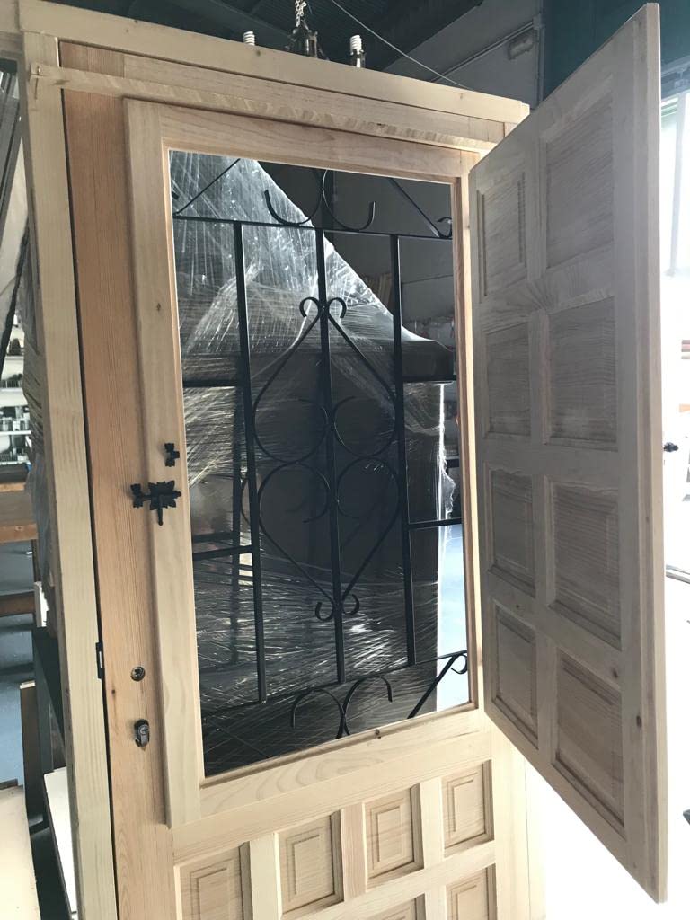 PUERTA MADERA EXTERIOR RUSTICA CON REJA CASTELLANA Y POSTIGO INTERIOR (APERTURA A IZQUIERDAS)