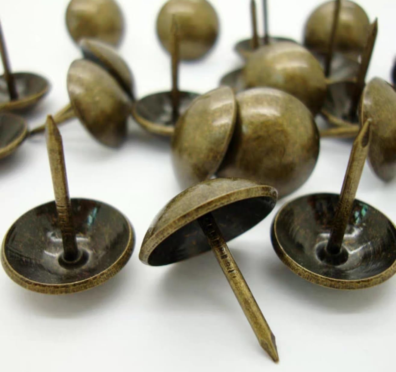 20 Stück dekorative Retro-Bronze-Reißnadeln – Sofanägel, stilvolle und glatte Dekoration/verwendet for Schmuckkästchen, Möbelrückenlehnen(18x23mm)