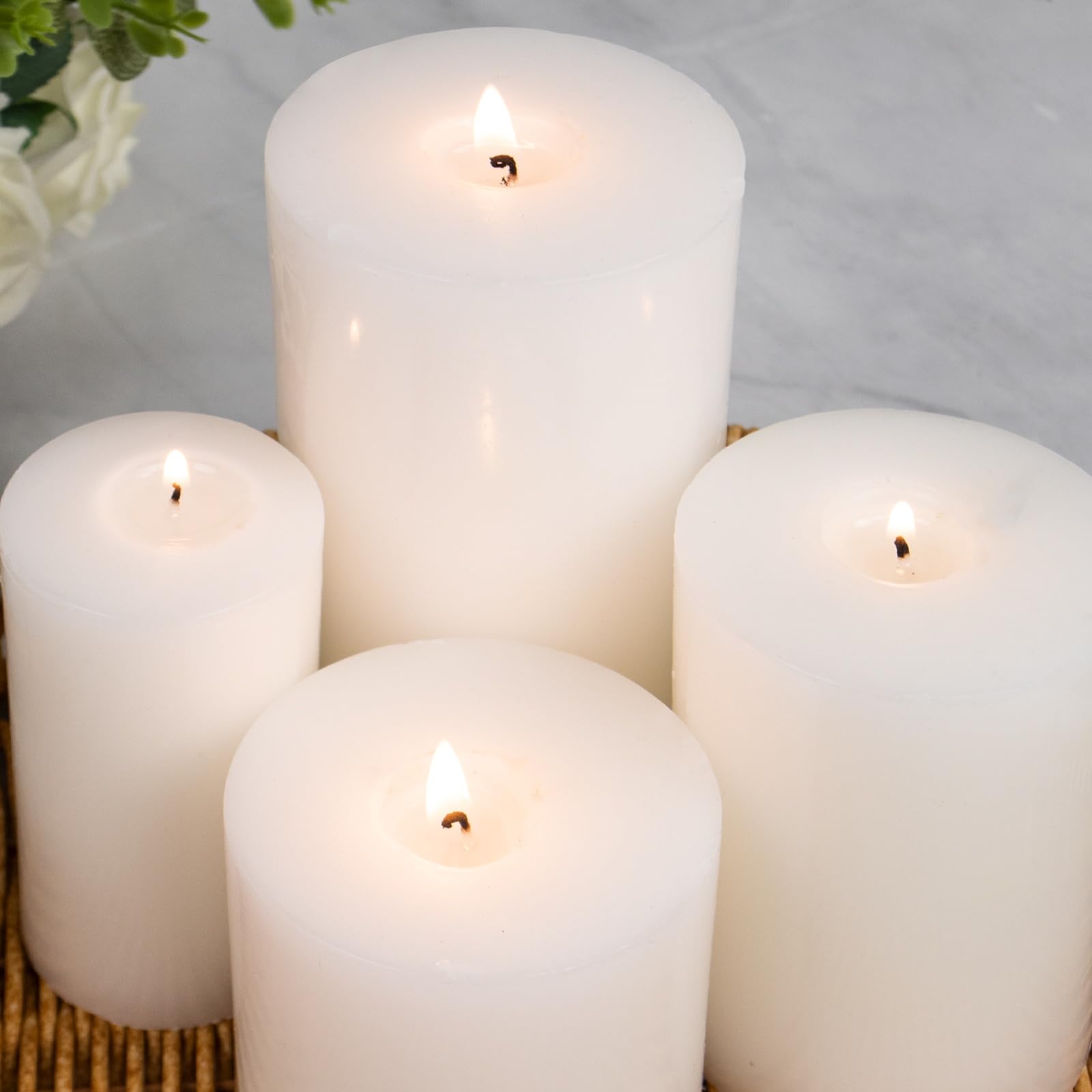 KAMMAK - Juego de 10 velas de pilar blancas de 2 x 4 pulgadas, velas sin perfume a granel, velas de combustión de 20 horas, sin humo y sin goteo para bodas, decoración del hogar, fiestas, spas, cenas
