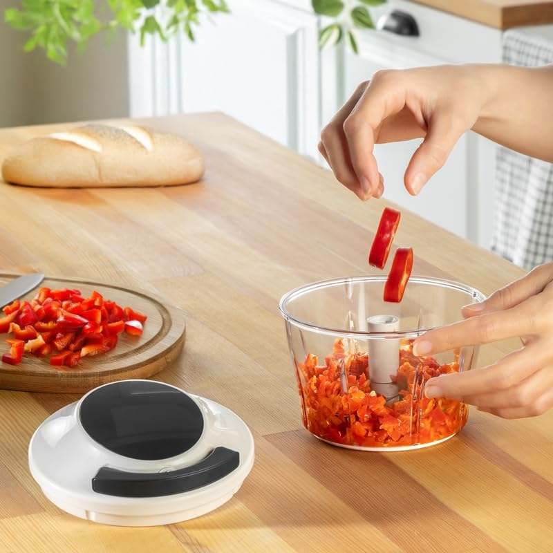 Orret Home 700 ml 3 Bıçaklı İpli Rondo – Çekmeli Doğrayıcı, Hızlı ve Pratik Sebze Doğrama, Paslanmaz Çelik Bıçaklı, Ergonomik ve Kolay Kullanım PP Plastik