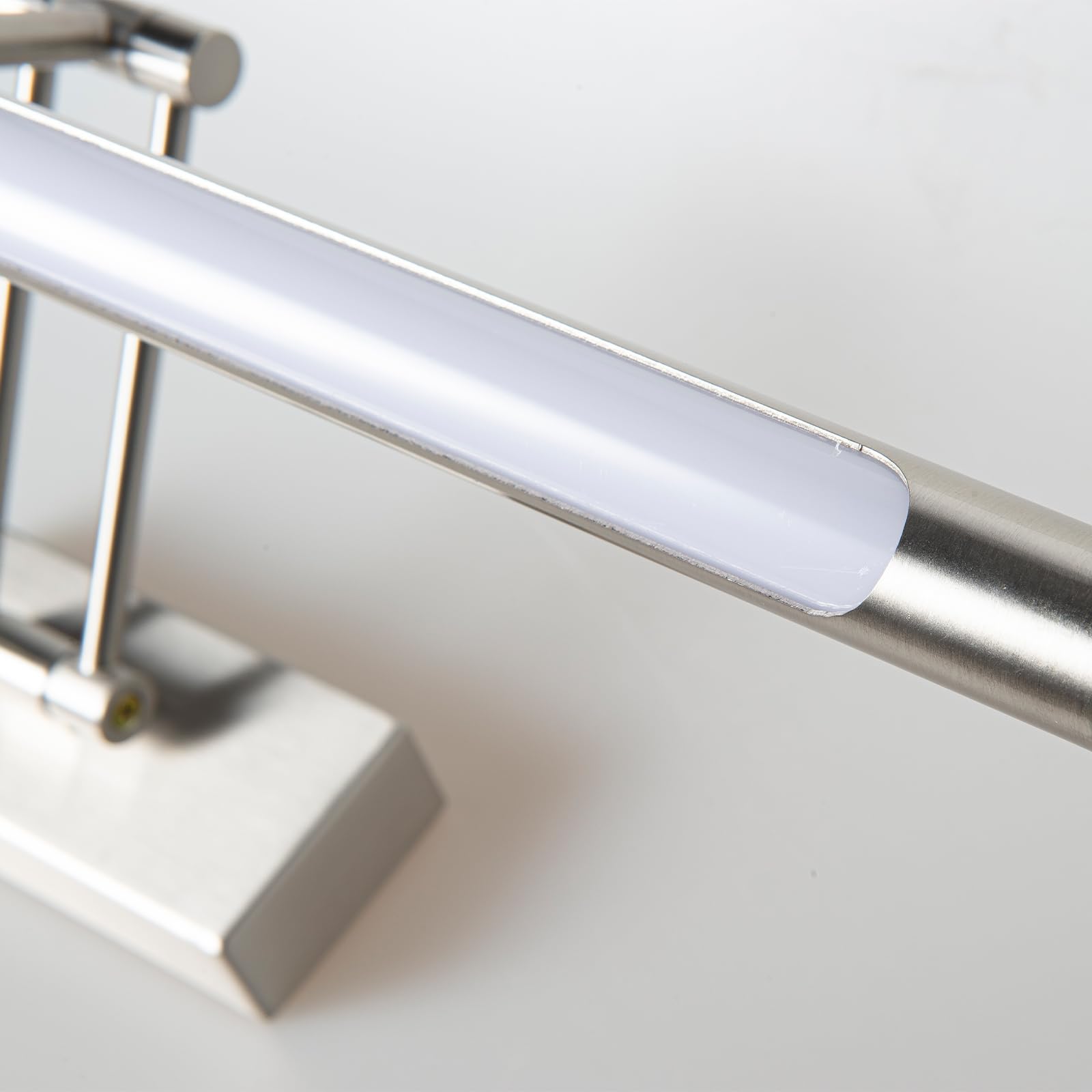 Alpinaluz Aplique LED para Cuadros 60 cm 12W en Aluminio Color Níquel con Brazo Doble Articulado Orientable en 3 Ejes, Luz Cálida 2800K, Diseño Moderno Elegante para Iluminación Interior en Estudio