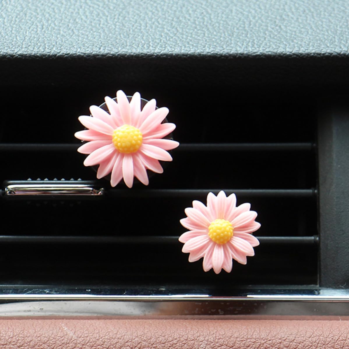 4pcs Daisy Shape Car Perfume Clip Resin Aromatherapy Diffuser Auto Interior Ornament for Decoration and Odor Removal in Car Vent