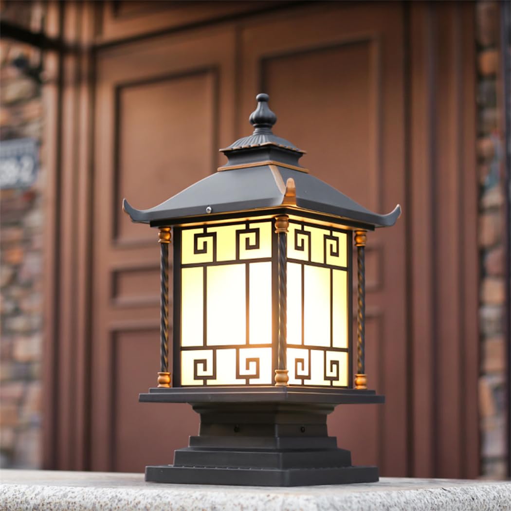 Lámpara de poste tradicional para evitar zonas oscuras en la entrada de vehículos