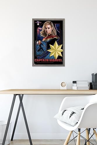Miniatura 6 de Trends International Marvel The Marvels - Póster de pared de Capitán Marvel, 14.72 x 22.37 pulgadas, versión enmarcada de madera de granero