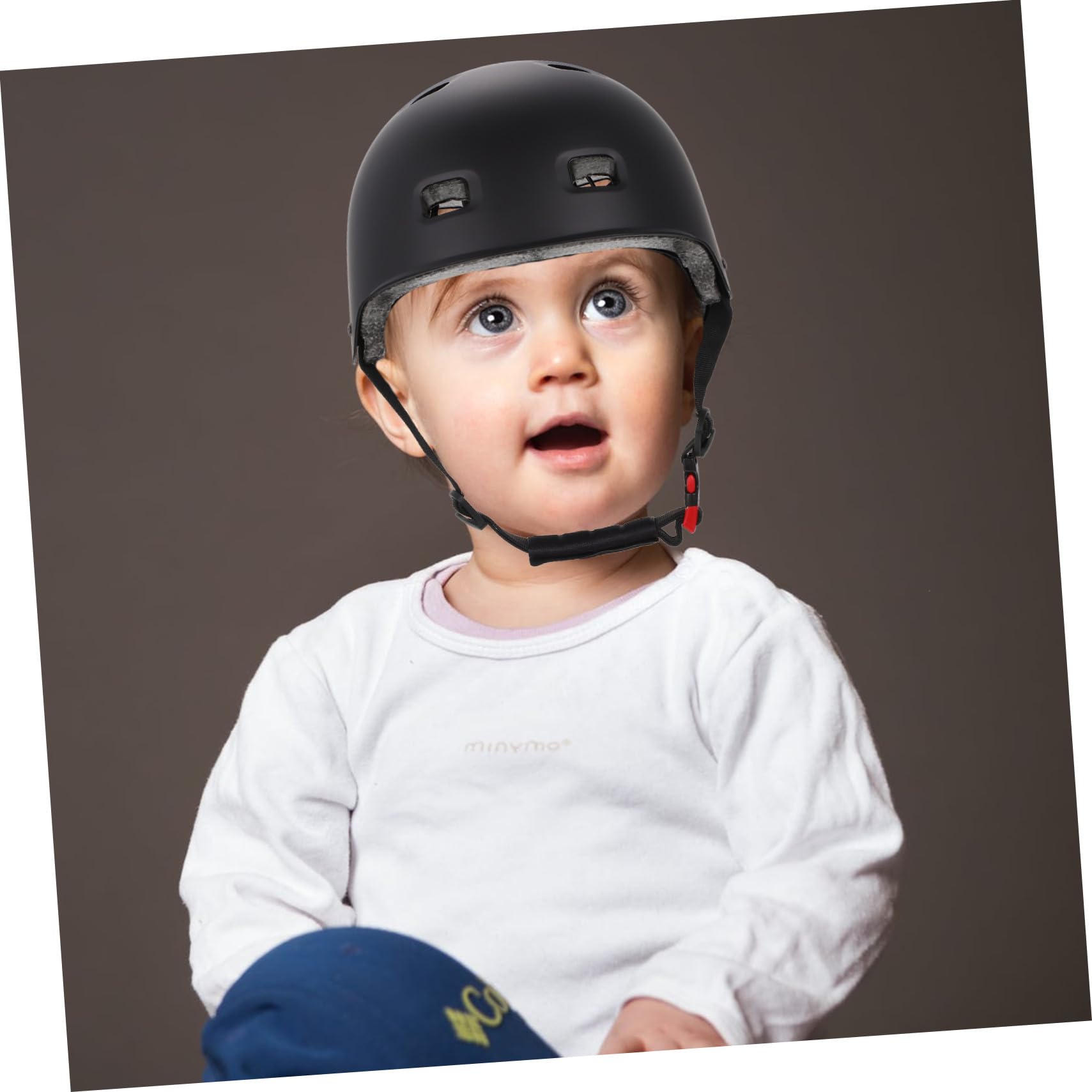 Casque de Skateboard Adulte Noir en Abs Léger et Respirant Design Moderne pour Sports de Plein Air et Cyclisme