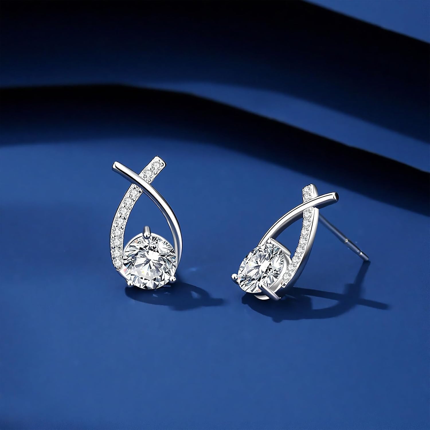 Moissanite Stud Earrings, 925 Sterling Silver Lab Grown Solitaire Moissanite Diamond Studs Round Cut D Color VVS1 Clarity Simulated Diamond Earrings for Women Men Wedding Party Holidays Casual Jewelry - Image 7