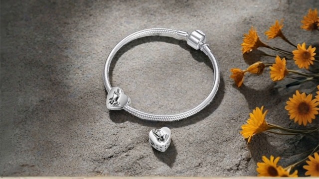 Amazon.com: QeenseKc Praying Hand Heart Charm Christian Bible