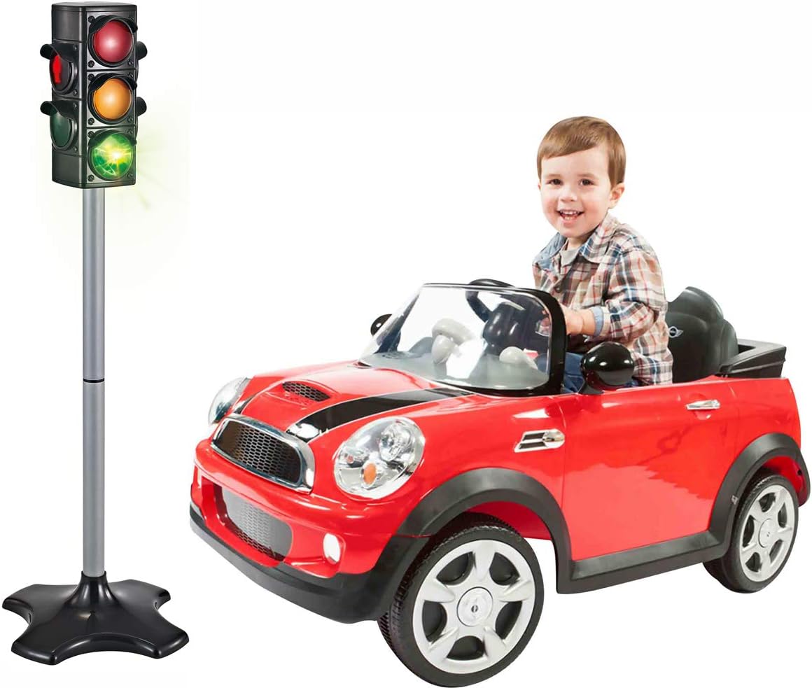 Brigamo Toy traffic light with light change for car and pedestrian traffic