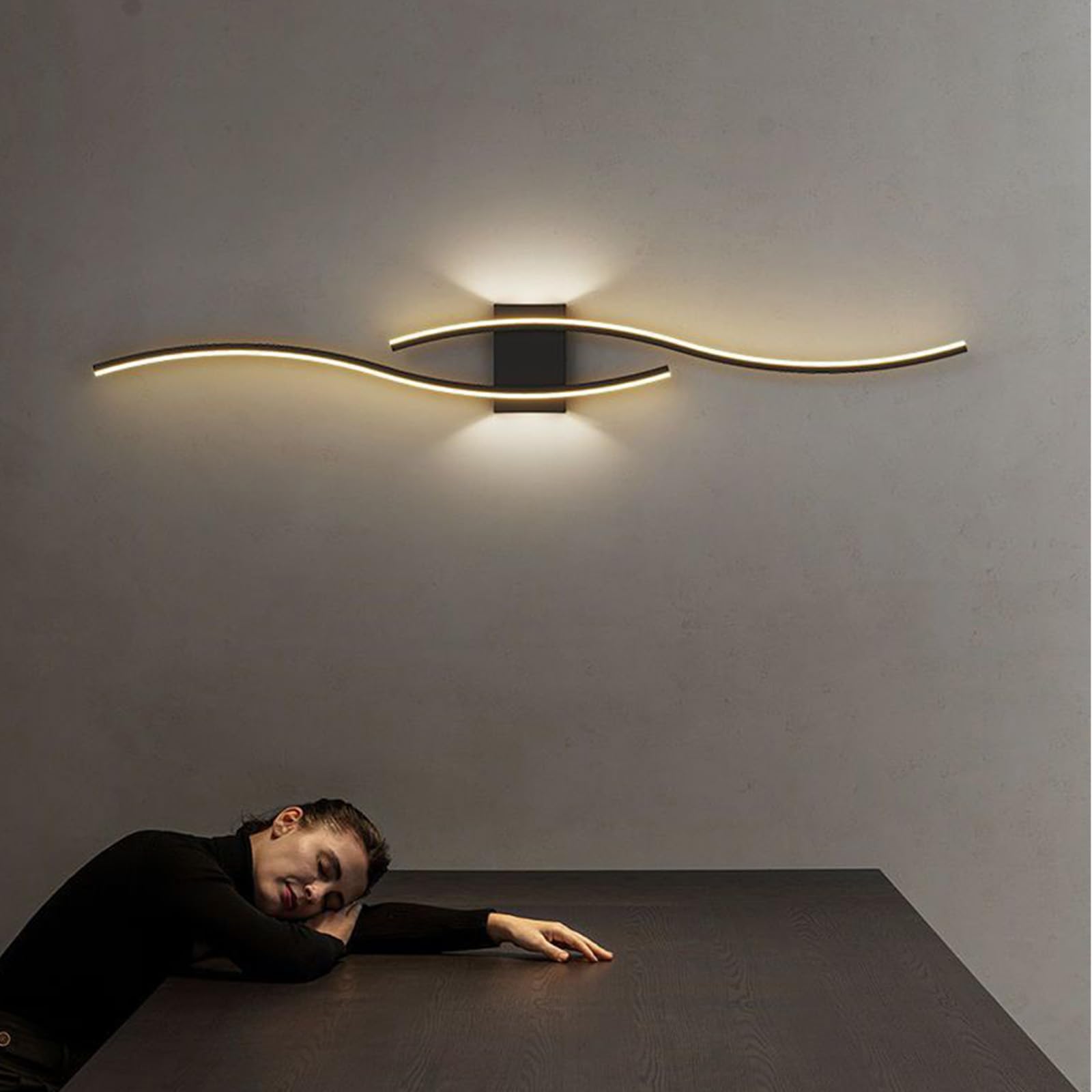 Nowoczesna lampa ścienna LED z pilotem zdalnego sterowania, ściemniana lampa ścienna do wnętrz, 2700 K-6500 K, zakrzywiona konstrukcja z żelaza akrylowego, dekoracja do sypialni, korytarza, salonu