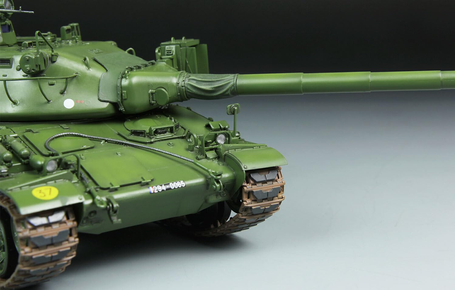 Solidoフランス製 AMX 30 戦車 1/72 エレールからフランスの戦車「AMX-30/105」と装輪装甲車「VAB 6×6」が