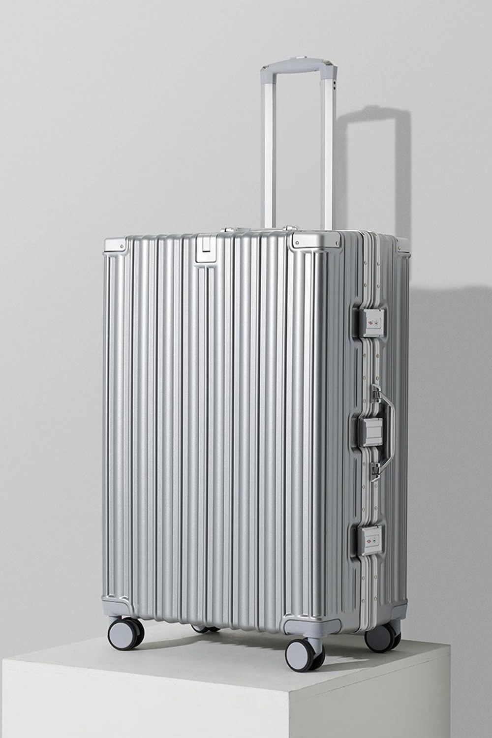 Aoliwei Valigetta S da 55 cm - Valigia con telaio in alluminio in policarbonato 100%, circa 40L - Valigia da viaggio premium con portabicchieri e lucchetto TSA - Silenzioso trolley a 4 ruote, argento