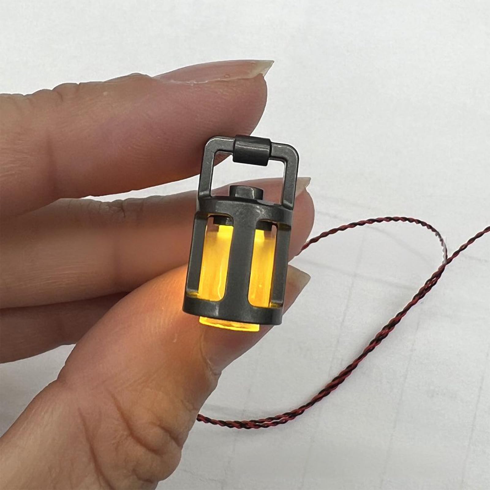 Joycabin Miniaturowe latarnie LED do domku dla lalek, mini lampki z kablem 15 cm, miniaturowe akcesoria, miniaturowe światła LED do witryn, mikrodomków, dekoracja domku z zabawkami (ciepła biel)