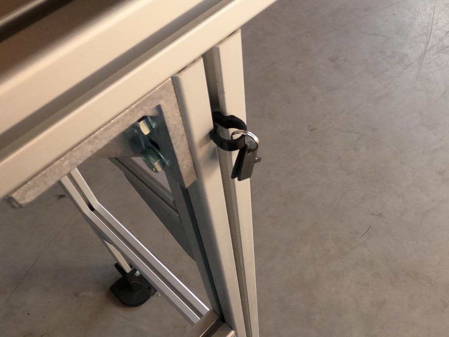 Clip per il fissaggio del cavo al profilo di costruzione, fissaggio rapido con funzione push-click, supporto per cavi per profili in alluminio (scanalatura 10, diametro interno 12 mm, nero, 25,